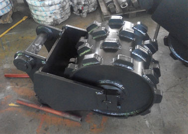 Heavy Duty Excavator Compaction Wheel , Excavator Spare Parts 700mm Roller Diameter